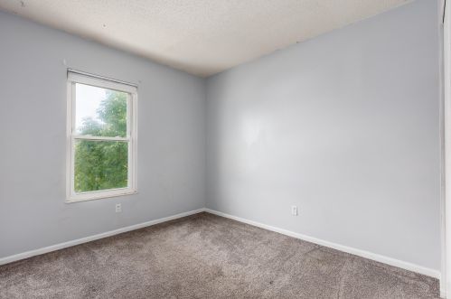 42 Meadow Wood Dr, Florence KY  41042-9323 exterior