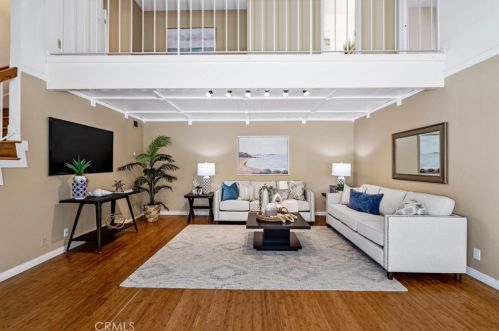 1816 Huntington St, Huntington Beach, CA 92648-3132