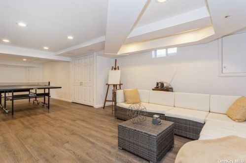 970 Allen Ln, Woodsburgh NY  11598-1705 exterior