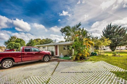 260 Triplet Lake Dr, Casselberry, FL 32707-3316