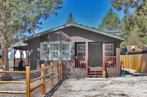 1045 Wendy Ave, Big Bear City CA  92314-9612 exterior