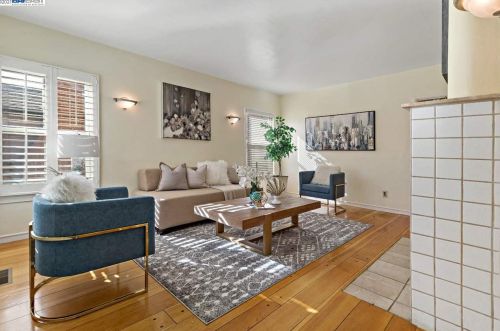 7618 Circle Hill Dr, Oakland, CA 94605-3004
