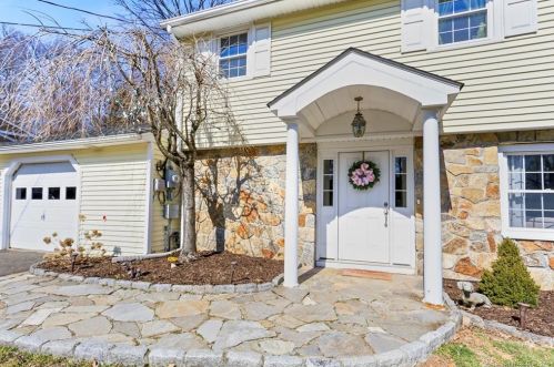 12 White Birch Dr, Bridgeport, CT 06611-3712