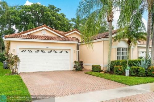 9796 Lemonwood Dr, Boynton Beach FL  33437-5452 exterior