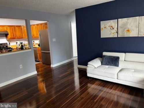 13 Joyner Ct, Trenton NJ 08648-2614 exterior