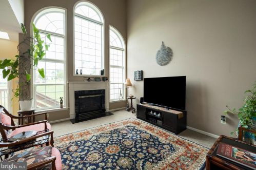 52 Lincoln Dr, Downingtown PA  19335-5326 exterior