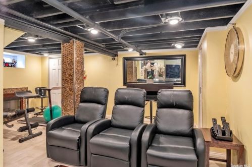 94 Waldorf Ave, Floral Park NY  11003-1519 exterior