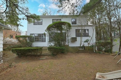 39 Elm St, Great Neck NY  11021-1940 exterior