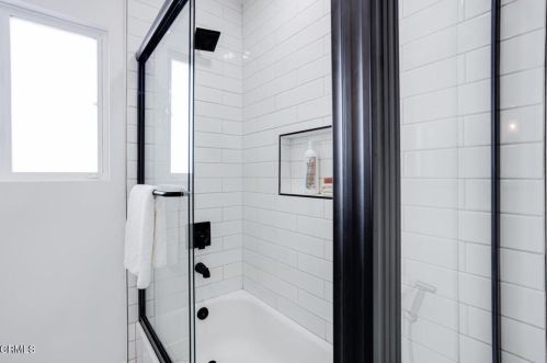 12432 La Maida St, North Hollywood CA  91607-3507 exterior