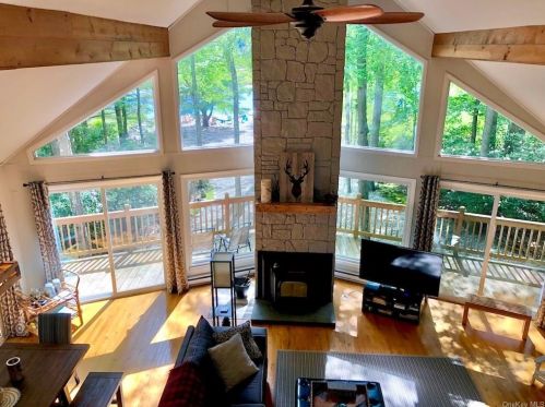 91 Lake Shore Dr, Rock Hill, NY 12775-6503