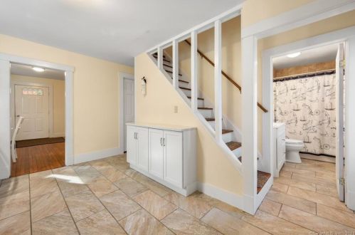 51 Riverview Ave, Groton CT  06340-3513 exterior