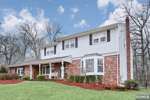 88 Chuckanutt Dr, Oakland, NJ 07436-3701