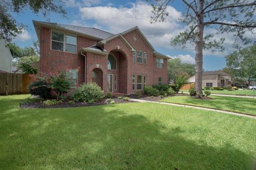 2115 Aberdeen Dr, League City, TX 77573-4929