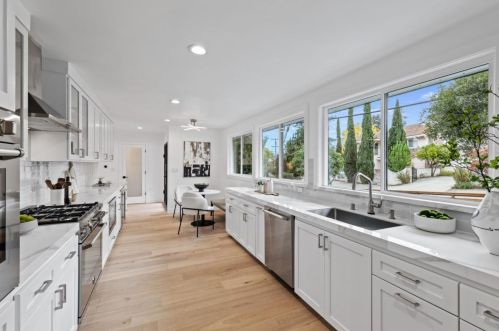 813 Lakeview Way, Redwood City CA  94062-3412 exterior