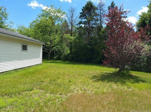 23 Flint Ct, Groton CT  06340-4824 exterior