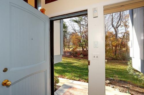 8 Astri Ct, Airmont NY  10901-3801 exterior