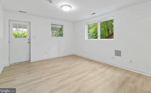 3709 Whispering Ln, Falls Church VA  22041-1121 exterior