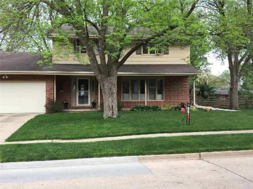 4023 46 St, Des Moines IA  50310-2825 exterior