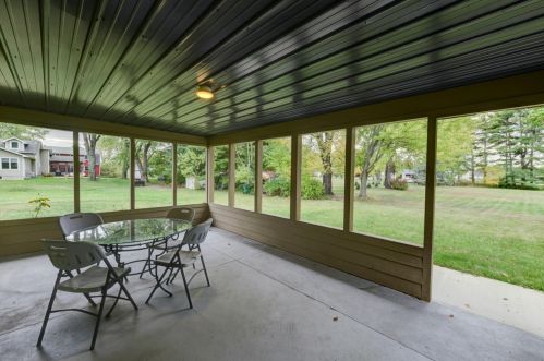 96 Division Rd, Valpo IN  46383-8014 exterior