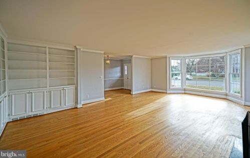 313 Hall Pl, Slaughter Beach, DE 19963-1808