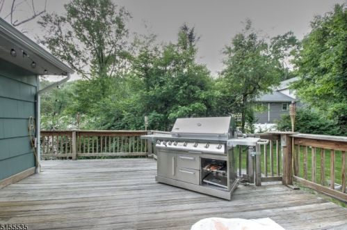 25 Grandview Ln, West Milford NJ  07480-1424 exterior