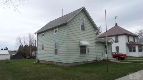 203 1st St, Gladbrook, IA 50635-7703
