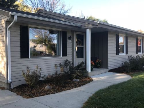 210 Rivera Dr, Waukesha WI  53189-7623 exterior