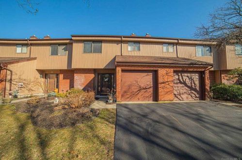 93 Timber Ridge Dr, Holbrook, NY 11741-4144