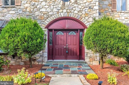 1984 Broad St, Lansdale, PA 19446-1002