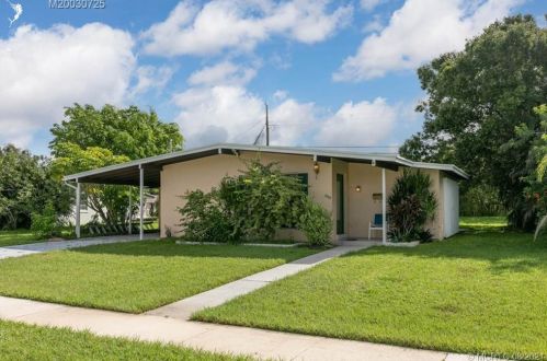 2909 Treasure Island Rd, Fort Pierce, FL 34952-5731