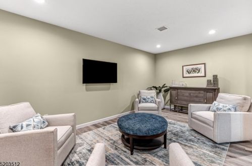 86 Valerie Dr, Manville NJ  08835-1414 exterior