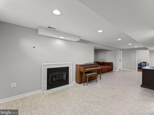 12825 Tournament Dr, Herndon VA  20191-5861 exterior