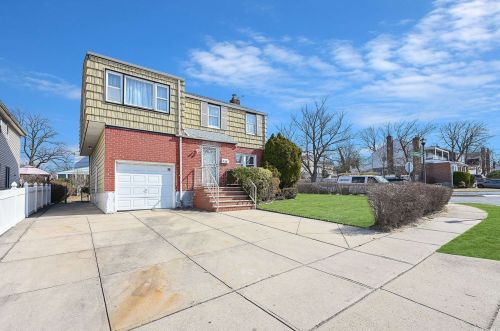 16 Cerenzia Blvd, Floral Park, NY 11003-3628