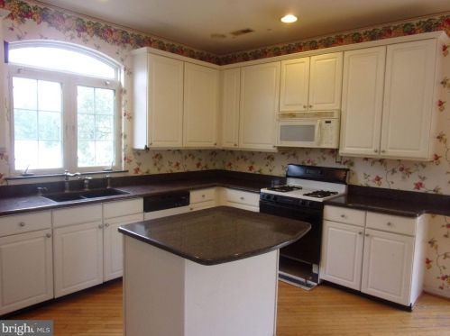 893 Ashburn Way, Auburn NJ  08085-4020 exterior