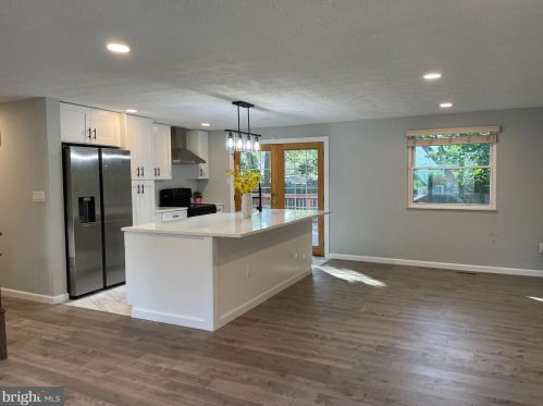 12822 Framingham Ct, Herndon VA  20171-2619 exterior