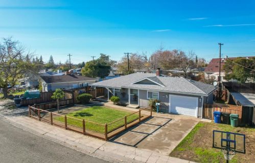 5717 Layton Dr, North Highlands, CA 95660-4734