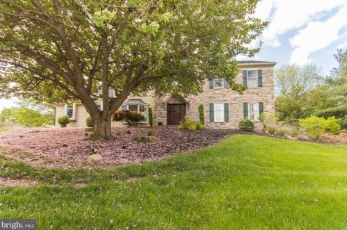 912 Victoria Ct, Downingtown PA  19335-4460 exterior