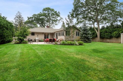 96 Vanderbilt Blvd, Oakdale NY  11769-2033 exterior