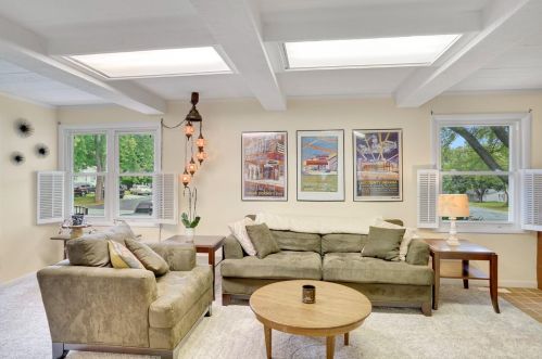 2153 Marshall Dr, Valpo IN  46385-5429 exterior