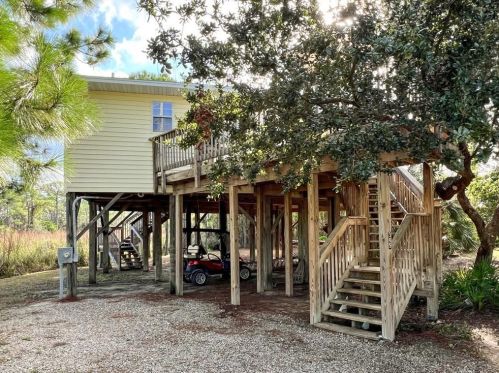 305 Quinn St, Saint George Island, FL 32328-2659
