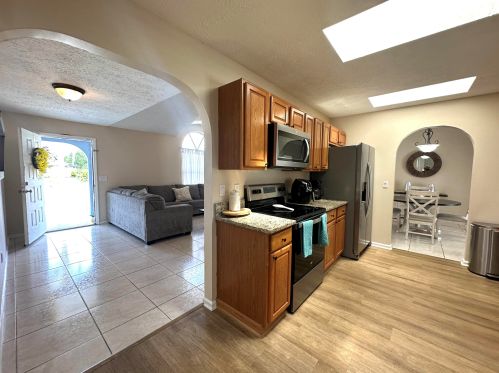 2062 Floresta Dr, Fort Pierce FL  34984-4706 exterior