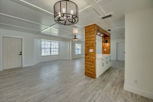 208 43rd Ter, Cape Coral FL  33904-8425 exterior