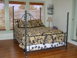 4000 Constance St, New Orleans LA  70115-1407 exterior
