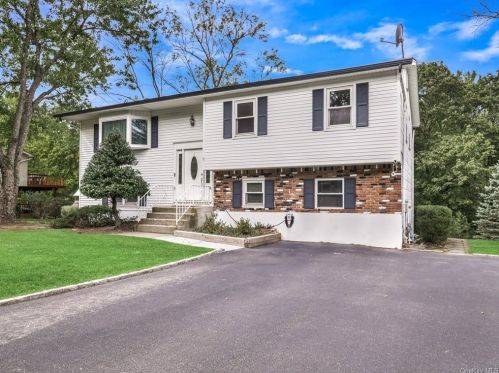 8 Creekview Dr, Thiells, NY 10984-1434