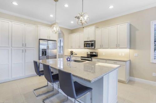 9366 Isla Bella Cir, Bonita Springs FL 34135-7274 exterior