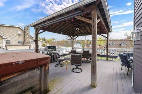 222 Orchard Rd, Mahopac NY  10541-1133 exterior