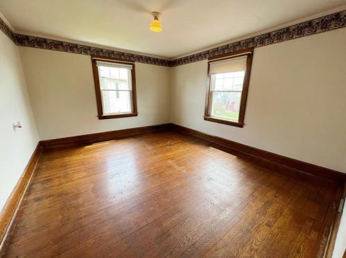 311 College Ave, Grove City PA 16127-1208 exterior