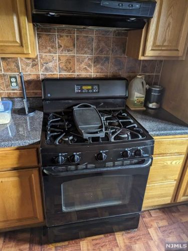 816 13th St, Newark, NJ 07108-1314