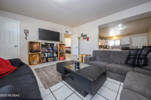 509 Holladay Dr, Tucson AZ  85706-3265 exterior