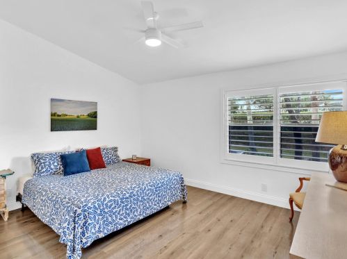 6090 Lake Hibiscus Dr, Delray Beach FL  33484-4617 exterior